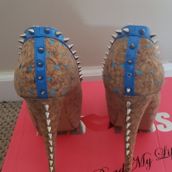 Heels - Picture 3 of 3